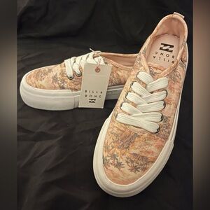 NWT. Unique billabong sneakers.Peach colored w/ a beachy palm tree print.Size 6